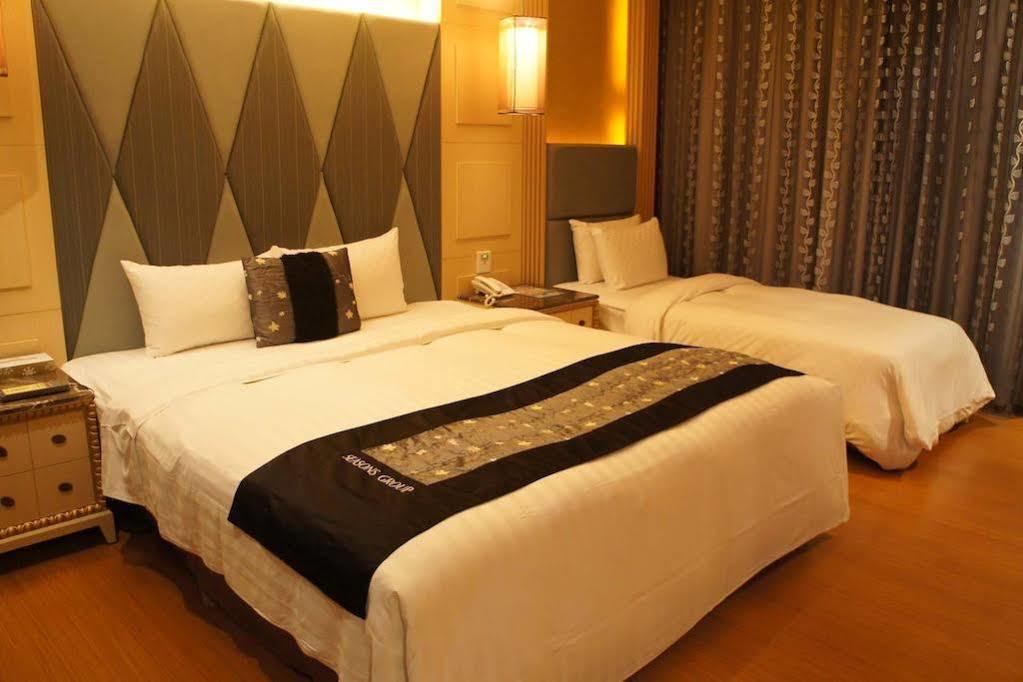R7 Hotel Гаосюн Екстер'єр фото